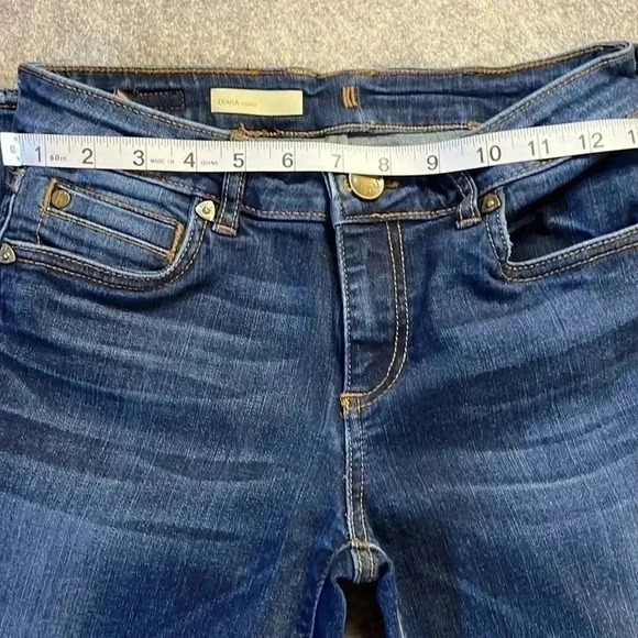 Kut from the Kloth Diana Skinny, Size 2. - Picture 3 of 13